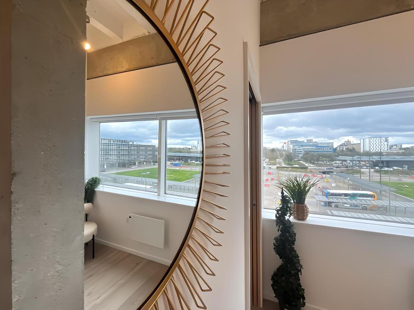 1Br Luxury Flat At Train Station - Long Stays Welcome - Just Ask Milton Keynes Exterior photo
